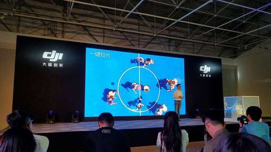 大疆展示“曉”Spark掌上無人機