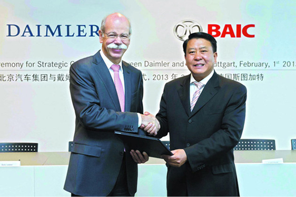 戴姆勒股份公司董事會主席、梅賽德斯-奔馳汽車集團全球總裁蔡澈(左)與北汽集團黨委書記、董事長徐和誼(右) 戴姆勒股份公司董事會主席、梅賽德斯-奔馳汽車集團全球總裁蔡澈(左)與北汽集團黨委書記、董事長徐和誼(右)