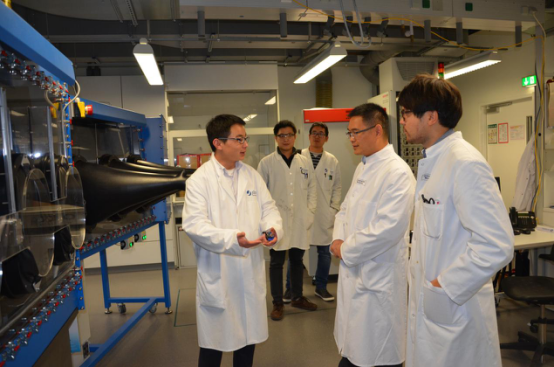 參觀實(shí)驗(yàn)室