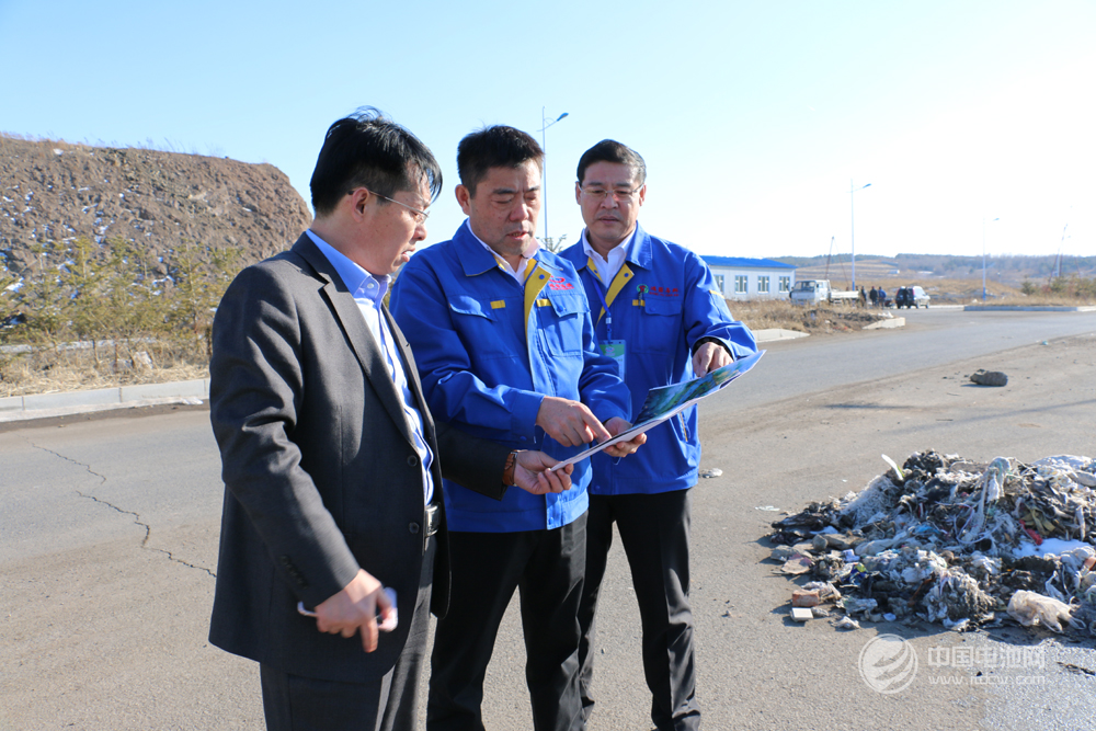 電池百人會秘書長于清教調研鴻圖隔膜，聽取該公司董事長張漢鴻介紹二期建設