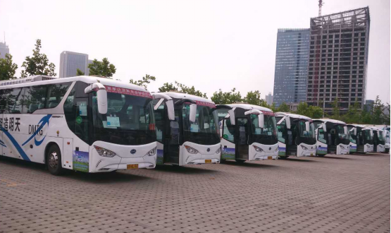 凸顯“綠色”會風 比亞迪C9純電動客車再次護航夏季達沃斯