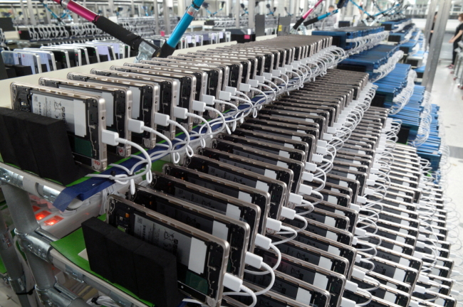 正在檢測中的Galaxy Note7電池