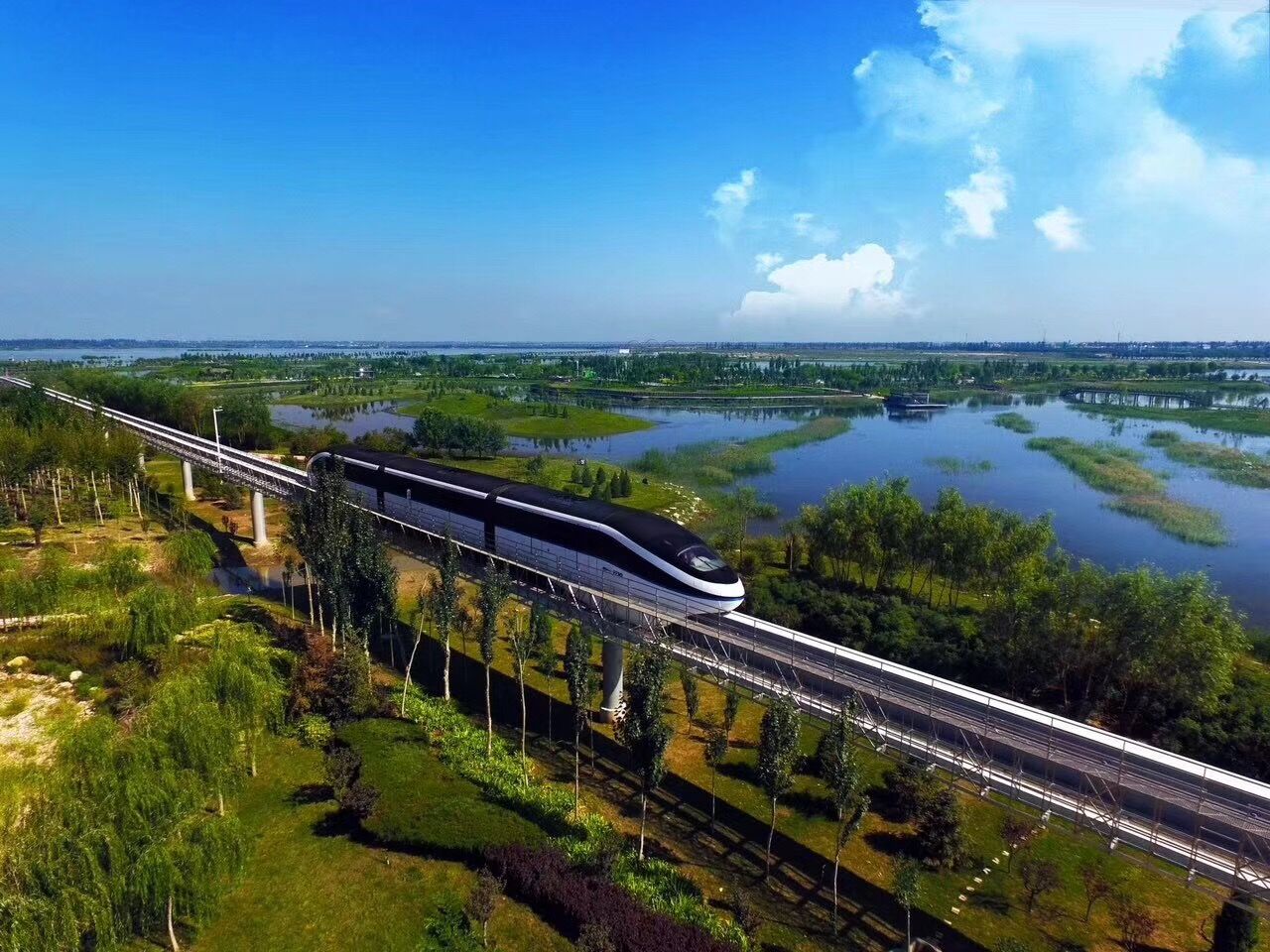 比亞迪：中國(guó)首條自主知識(shí)產(chǎn)權(quán)云軌商業(yè)運(yùn)營(yíng)在銀川正式通車