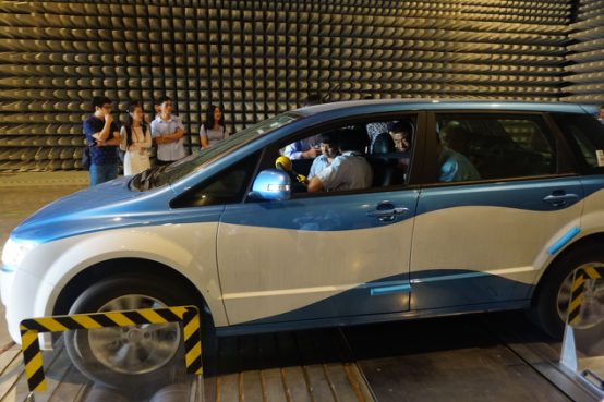 助推出租車全面電動化  第三批深圳市“的哥的姐”探營比亞迪