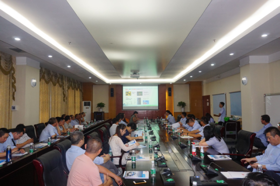 助推出租車全面電動化  第三批深圳市“的哥的姐”探營比亞迪