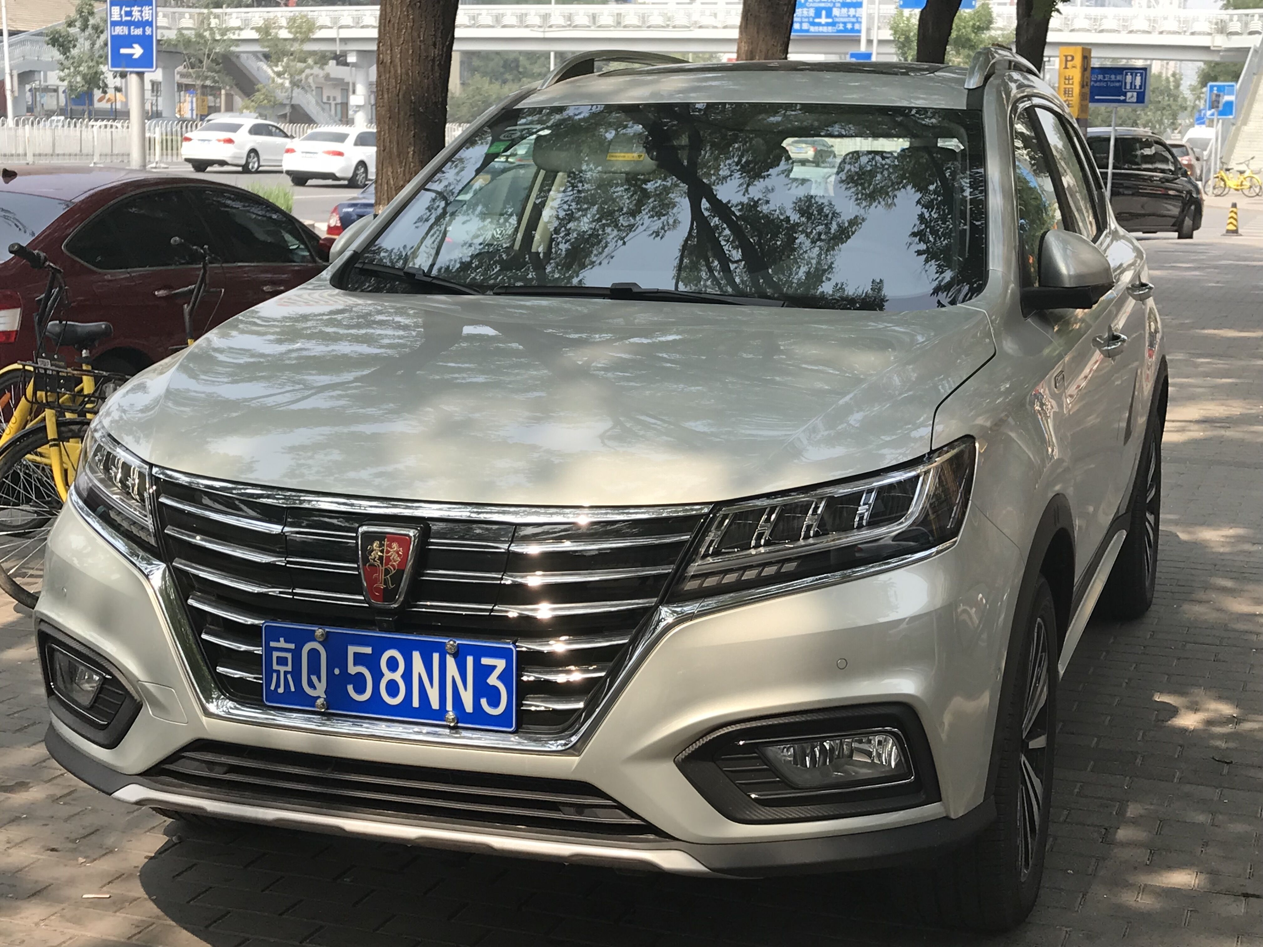 上汽榮威ERX5純電動車