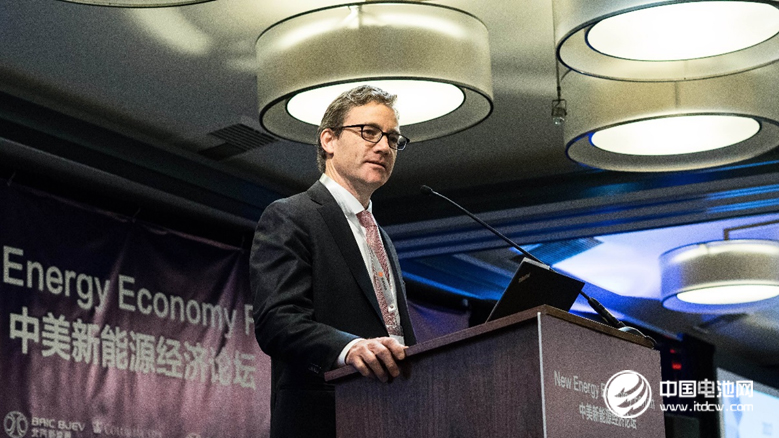 哥倫比亞大學(xué)國(guó)際與公共事務(wù)學(xué)院副院長(zhǎng)泰瑞現(xiàn)場(chǎng)發(fā)言