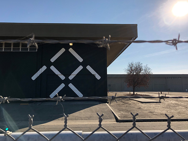 探訪賈躍亭美國造車工廠:沒有任何生產設備 僅一名員工打卡 探訪賈躍亭美國造車工廠:沒有任何生產設備 僅一名員工打卡