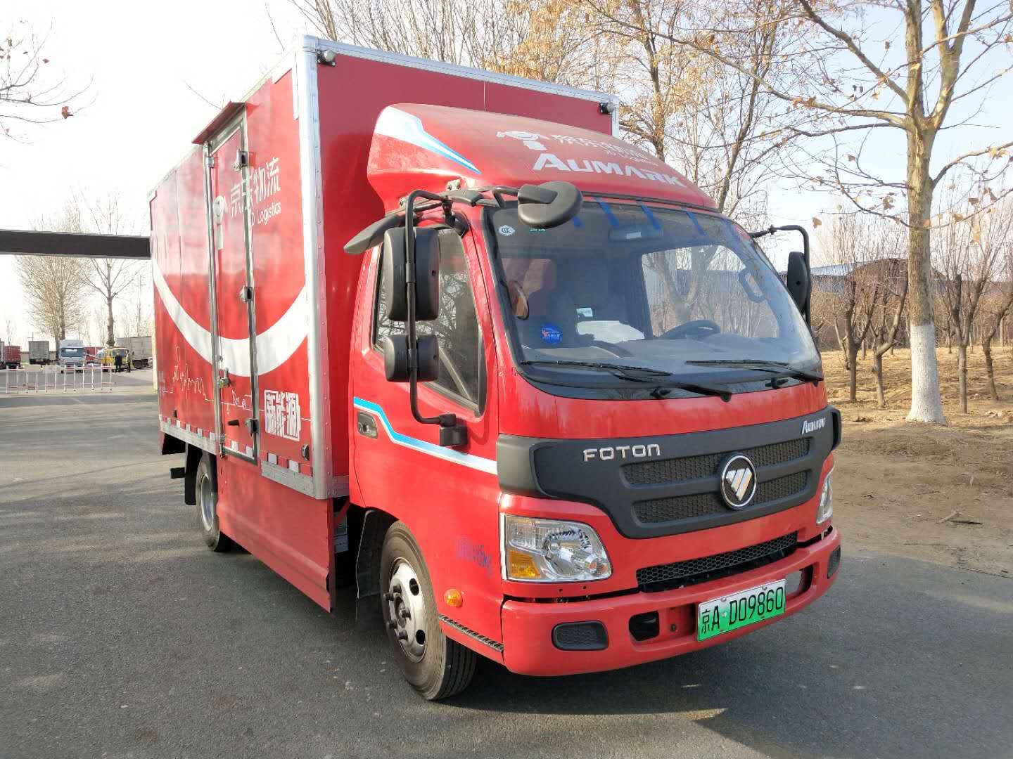 京東物流首張新能源專用京牌亮相 欲全換電動物流車