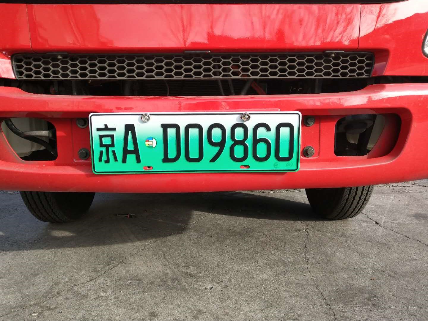 京東物流首張新能源專用京牌亮相 欲全換電動物流車