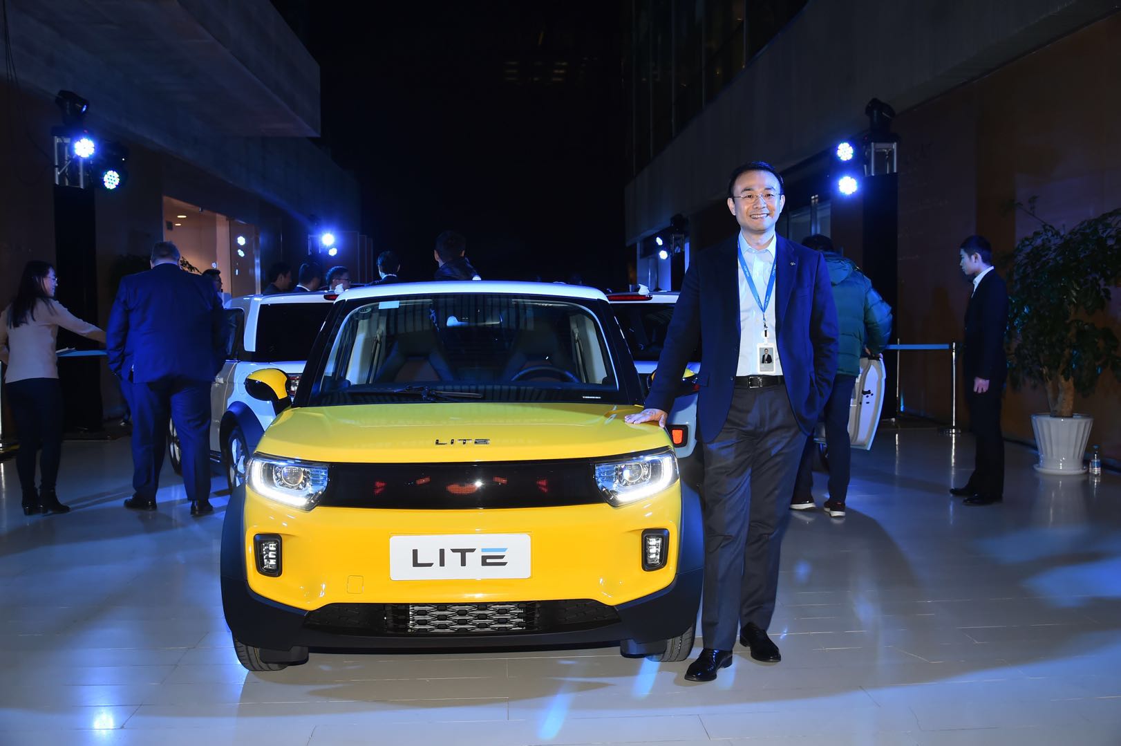 產銷首破10萬+，北汽新能源“引領2025”戰略起錨