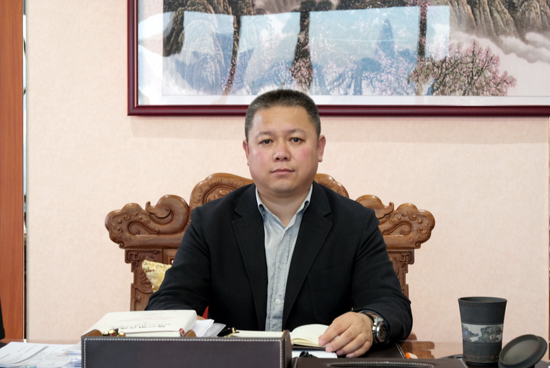 4.png 吉林省金冠電氣股份有限公司 董事長 徐海江