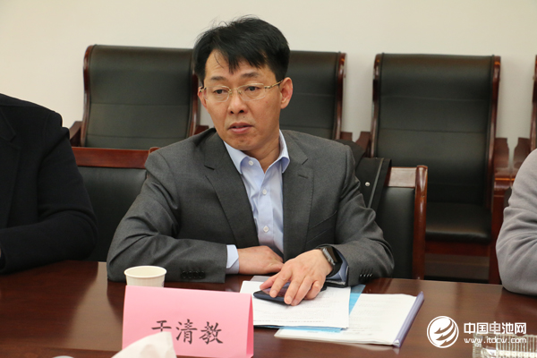 鋰電“達(dá)沃斯”論壇/電池百人會秘書長、中國電池網(wǎng)創(chuàng)始人/董事長于清教 鋰電“達(dá)沃斯”論壇/電池百人會秘書長、中國電池網(wǎng)創(chuàng)始人/董事長于清教