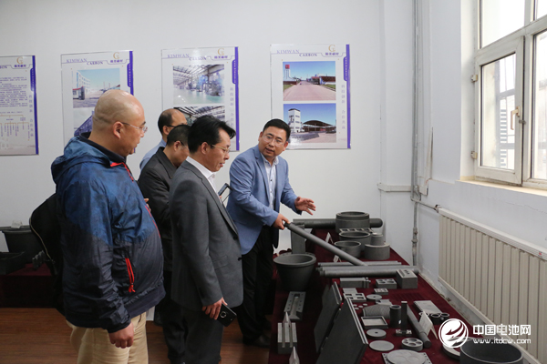 中國鋰電新能源產業鏈調研團一行參觀錦美碳材產品展廳 中國鋰電新能源產業鏈調研團一行參觀錦美碳材產品展廳