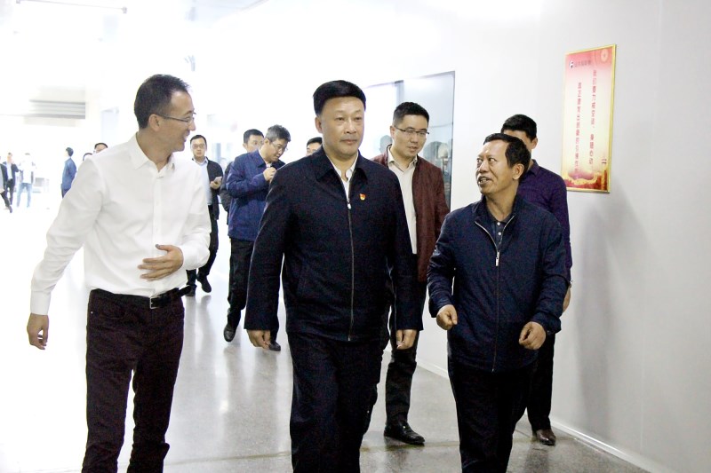 宜春市委副書記、市政府市長王水平一行到遠東福斯特調研