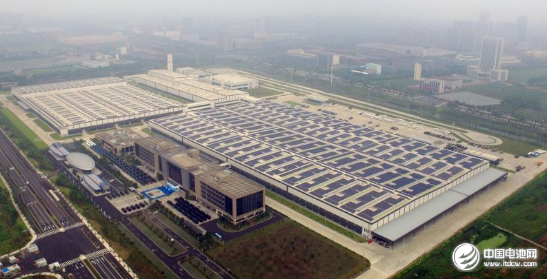 力信能源廠房安裝的太陽能電池