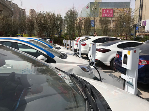 青島首設新能源汽車專用“公共停車區(qū)” 40分鐘快速充電