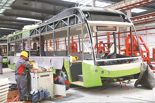 覃塘區(qū)5家企業(yè)投產(chǎn)總產(chǎn)值17.8億元 新能源汽車產(chǎn)業(yè)異軍突起