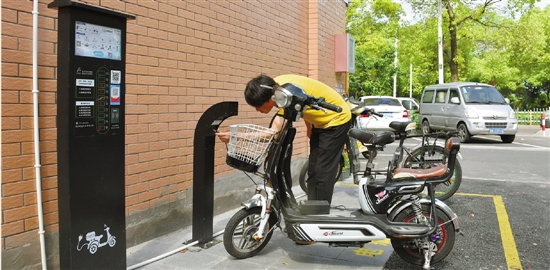 大雨高溫充電都安全 新一批電動(dòng)車智能充電樁投入試運(yùn)營(yíng)