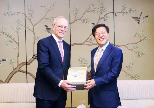 萬向集團魯偉鼎在京會見美國麻省理工學院萊夫校長