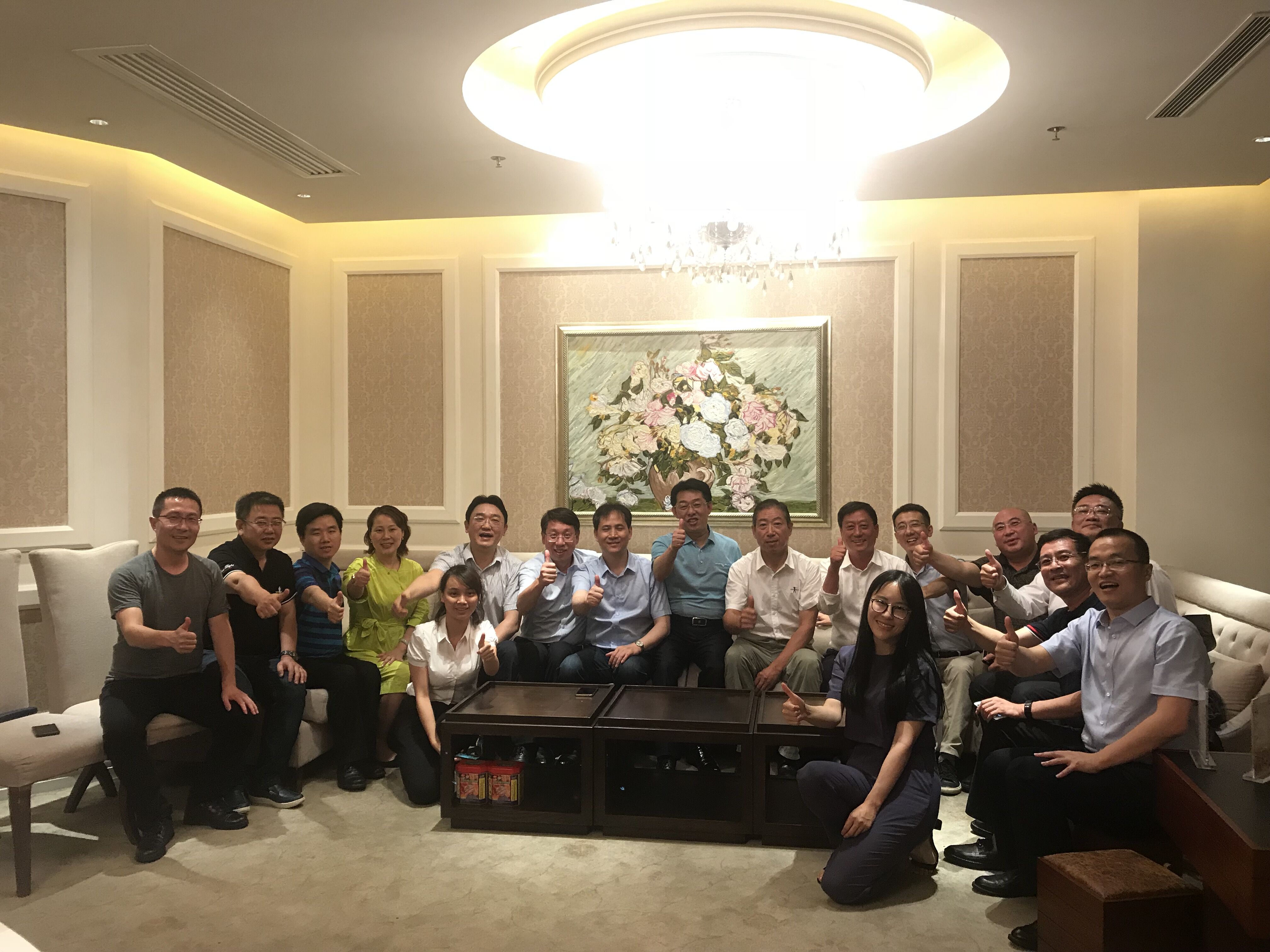 電池百人會(huì)企業(yè)家深圳“約局”  大佬就抱團(tuán)合作發(fā)展達(dá)成共識(shí)