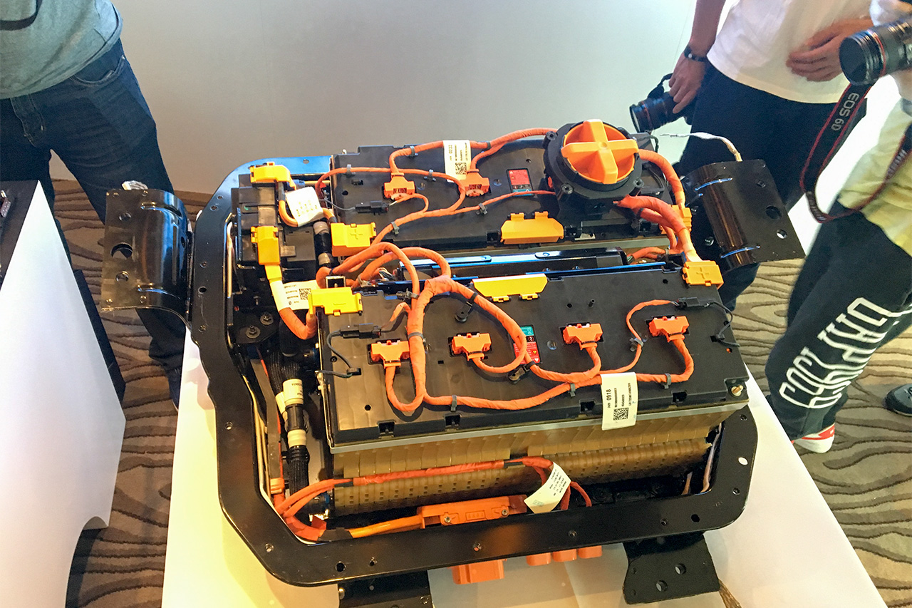 剖開電動汽車的心臟 在通用實驗室親手組裝動力電池 剖開電動汽車的心臟 在通用實驗室親手組裝動力電池