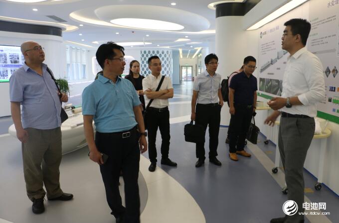 中國鋰電新能源產(chǎn)業(yè)鏈調(diào)研團一行參觀中科華聯(lián)