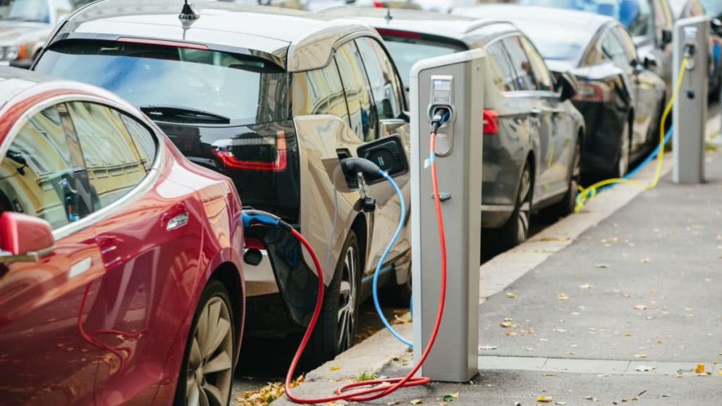 國家開始鼓勵用你的電動汽車賺錢了 要不要干？