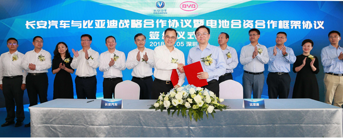 比亞迪外供電池開(kāi)始接單了！聯(lián)手長(zhǎng)安阻擊寧德時(shí)代