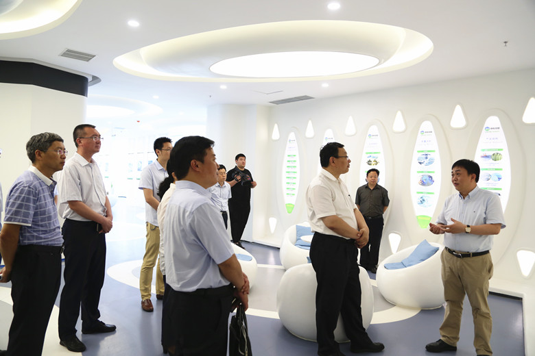 青島西海岸新區(qū)管委主任李奉利現(xiàn)場調(diào)研藍科途和中科華聯(lián)