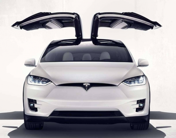 在華納盟友 在美打空頭 特斯拉反守為攻