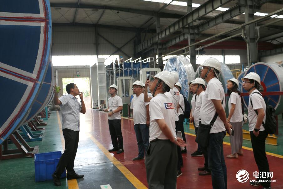 電池百人會企業家一行參觀考察青島華世潔環?？萍加邢薰? style=