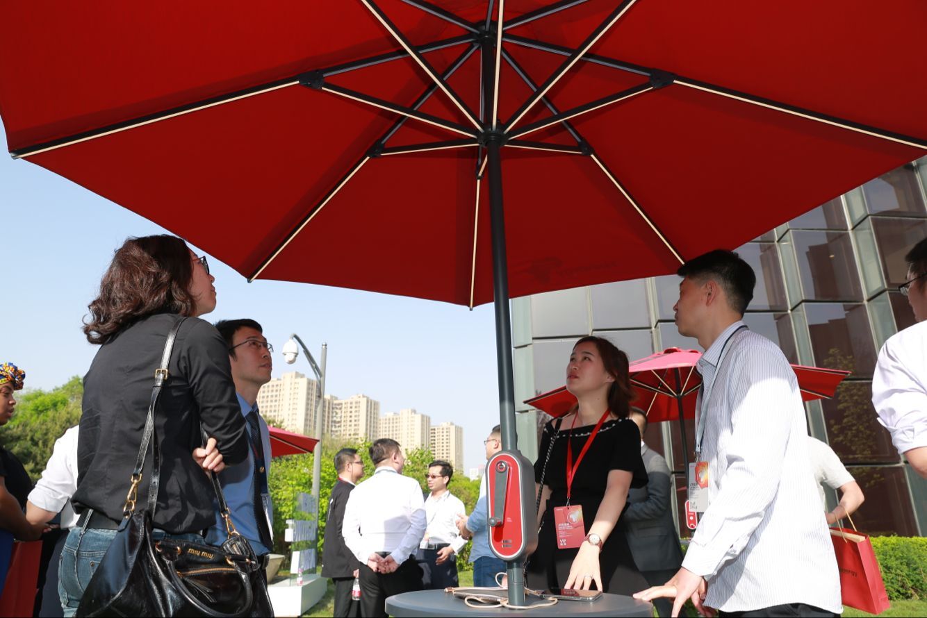 漢傘發布會現場觀眾觀看新產品