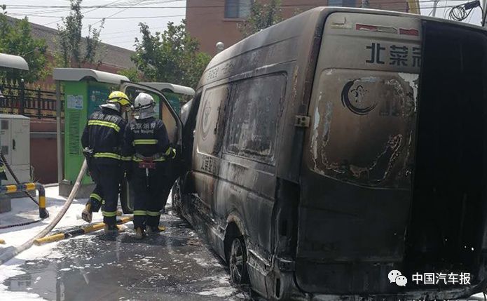 電動(dòng)汽車頻頻發(fā)“火” 三元鋰電池該不該背這鍋？