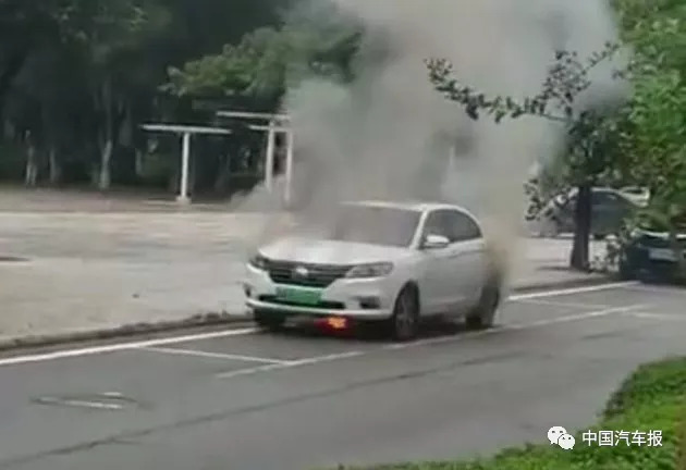 電動汽車頻頻發(fā)“火” 三元鋰電池該不該背這鍋？