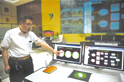 智能化工程管理，每臺(tái)機(jī)器的生產(chǎn)情況都如實(shí)地反應(yīng)在顯示屏上。