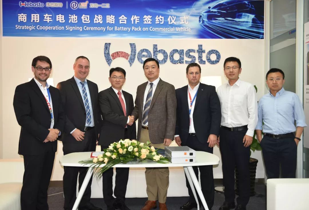 偉巴斯特動(dòng)力電池系統(tǒng)總經(jīng)理方劍飛與萬(wàn)向一二三銷售副總裁朱嘉冰簽訂戰(zhàn)略合作協(xié)議