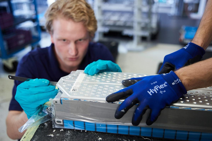 固態(tài)電池離電動汽車還有多遠(yuǎn)？