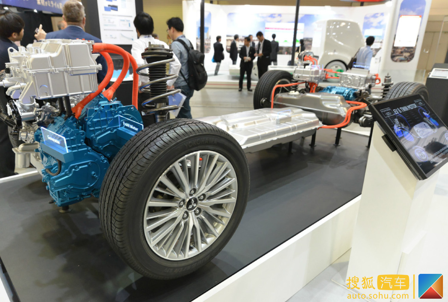 三菱汽車公司近日首次展示了其2019款歐藍德 PHEV所使用的電池