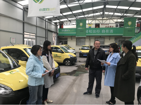 審計人員實地查新能源汽車配置使用情況