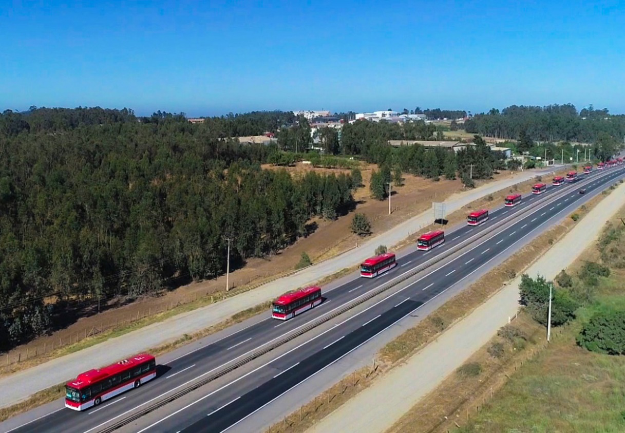 行駛在圣地亞哥的比亞迪純電動(dòng)大巴車(chē)隊(duì)