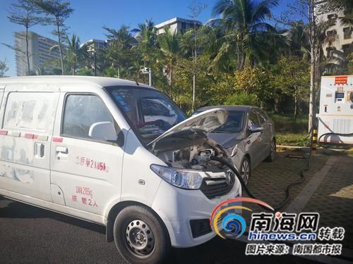 充電樁車位被占用后，新能源車主違停充電。