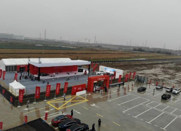 馬斯克現身特斯拉上海工廠開工儀式