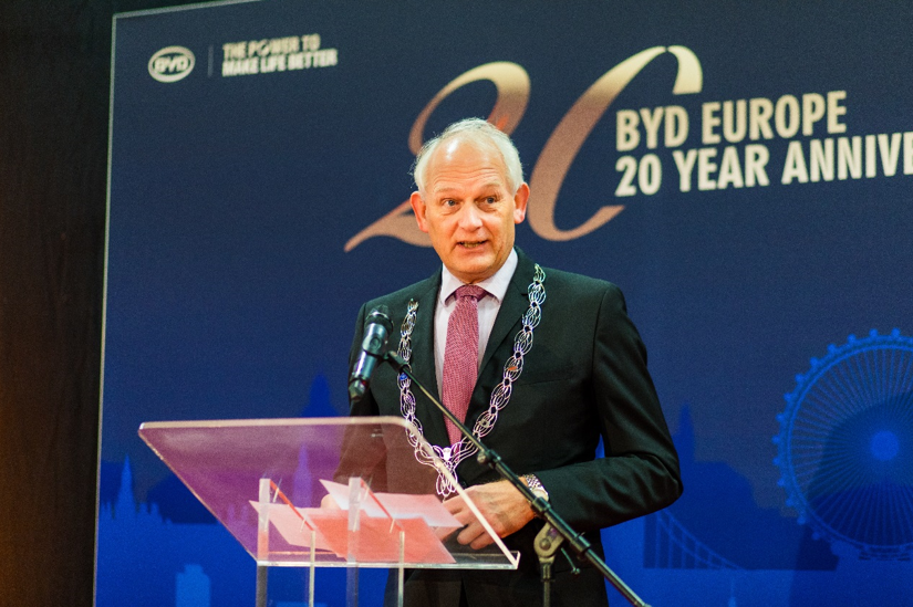 荷蘭斯希丹市長Cor Lamers發表致辭