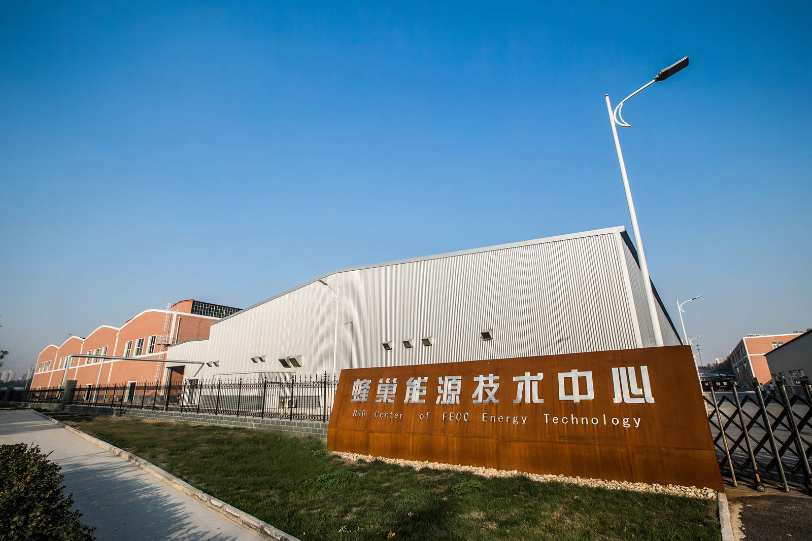 首創方形鋁殼電芯高速疊片工藝 下一個動力電池“獨角獸”會是它? 首創方形鋁殼電芯高速疊片工藝 下一個動力電池“獨角獸”會是它?