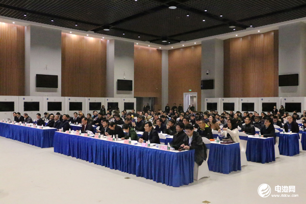 固態(tài)電池技術(shù)、智能裝備與市場應(yīng)用研討會現(xiàn)場