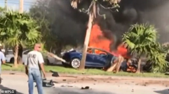 美國男子駕駛特斯拉遇車禍 一天后電池反復起火燃燒 美國男子駕駛特斯拉遇車禍 一天后電池反復起火燃燒