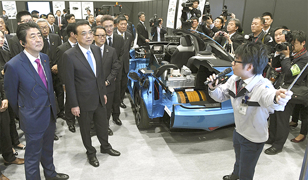 李克強(qiáng)總理參觀豐田