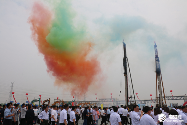 思派新能源鋰電池電解液溶劑及配套項(xiàng)目開工儀式現(xiàn)場