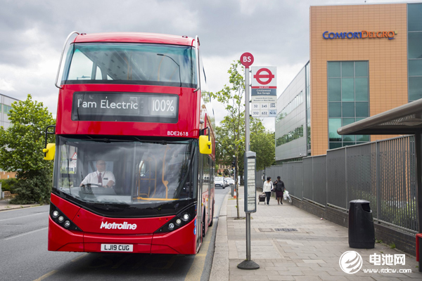 純電動雙層大巴銷量破百！比亞迪加速推動英國公共交通電動化進程